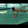Rumpfstabilität verbessern: Körperspannung mit Ball im Wasser schulen - Core Stability swim faster