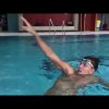 Rücken schwimmen mit Abschlag in der Luft - richtig schwimmen