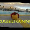 Schwimmen: Zugseil-Training mit dem Peziball